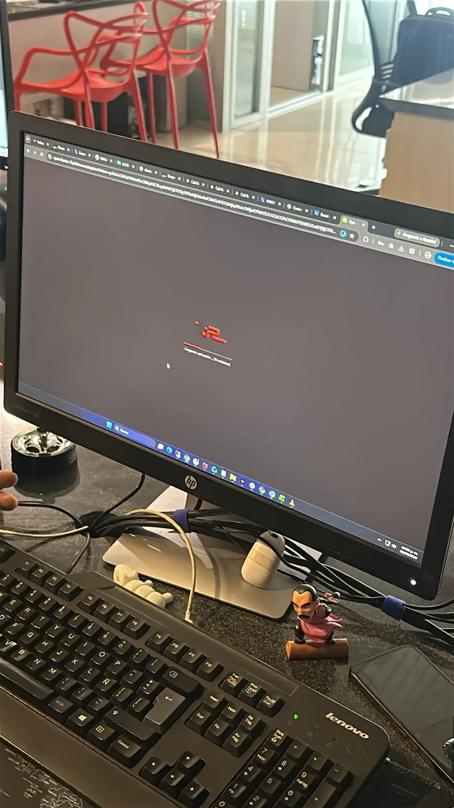 Pantalla indicando retirar el ticket y proceder a caja para pagar